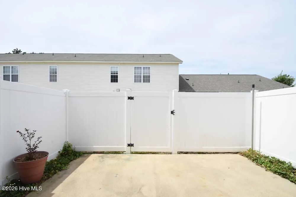 4150 Dudleys Grant Drive #G Winterville, NC 28590