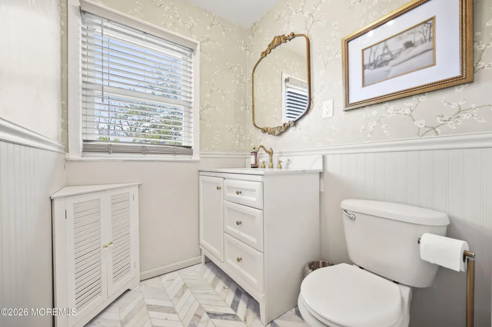 11 Grove Street Middletown, NJ 07748