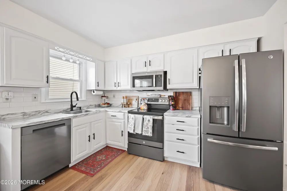 11 Grove Street Middletown, NJ 07748