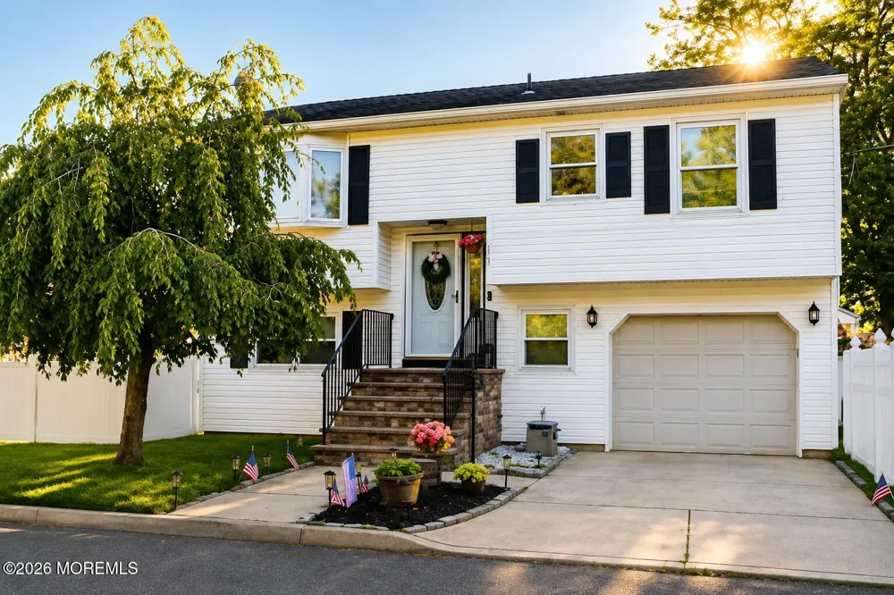 11 Grove Street Middletown, NJ 07748