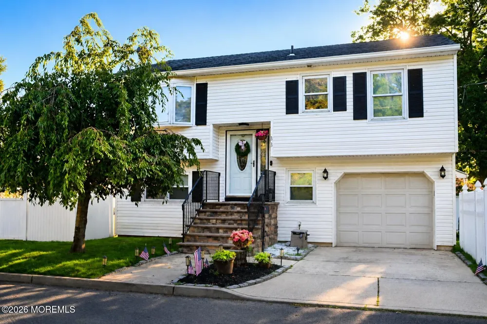 11 Grove Street Middletown, NJ 07748