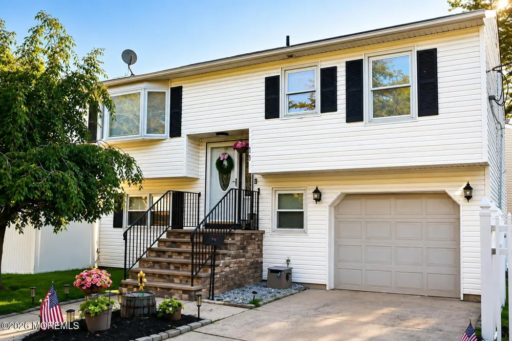 11 Grove Street Middletown, NJ 07748
