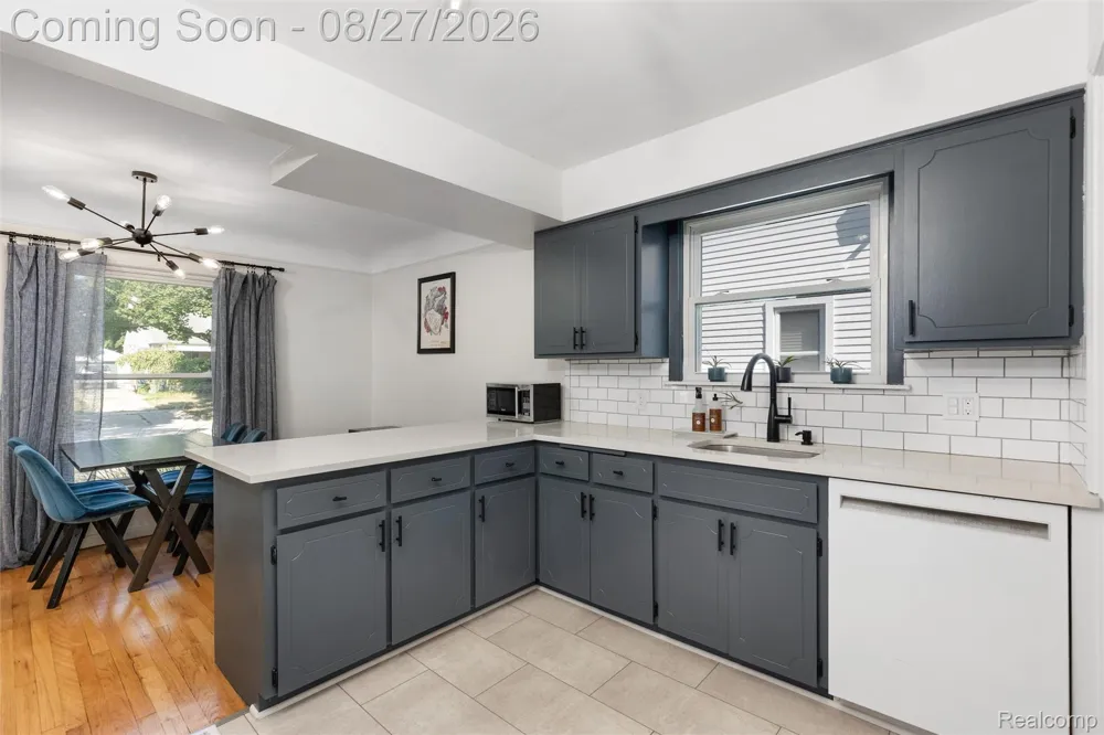 2164 Tyler Avenue Berkley City, MI 48072