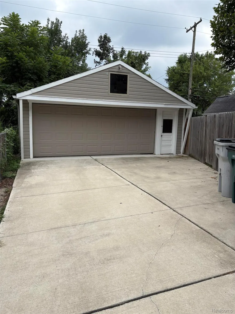 105 W Evelyn Avenue Hazel Park City, MI 48030