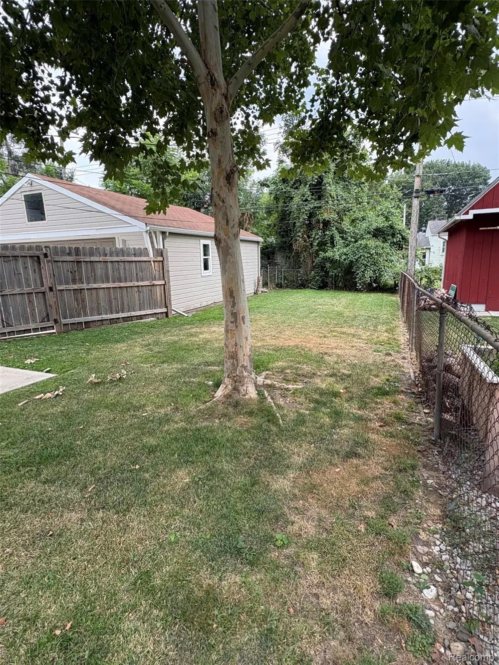 105 W Evelyn Avenue Hazel Park City, MI 48030