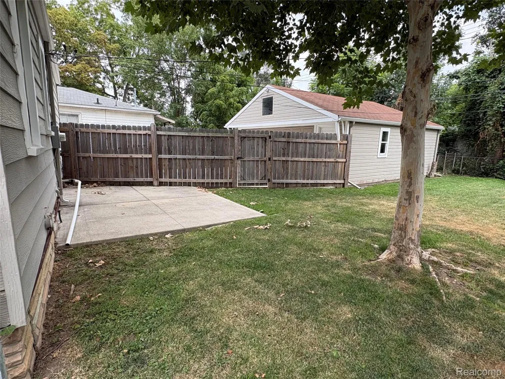 105 W Evelyn Avenue Hazel Park City, MI 48030