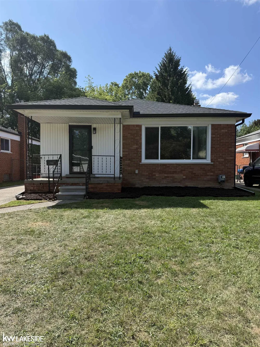 17950 Elizabeth Street Roseville City, MI 48066