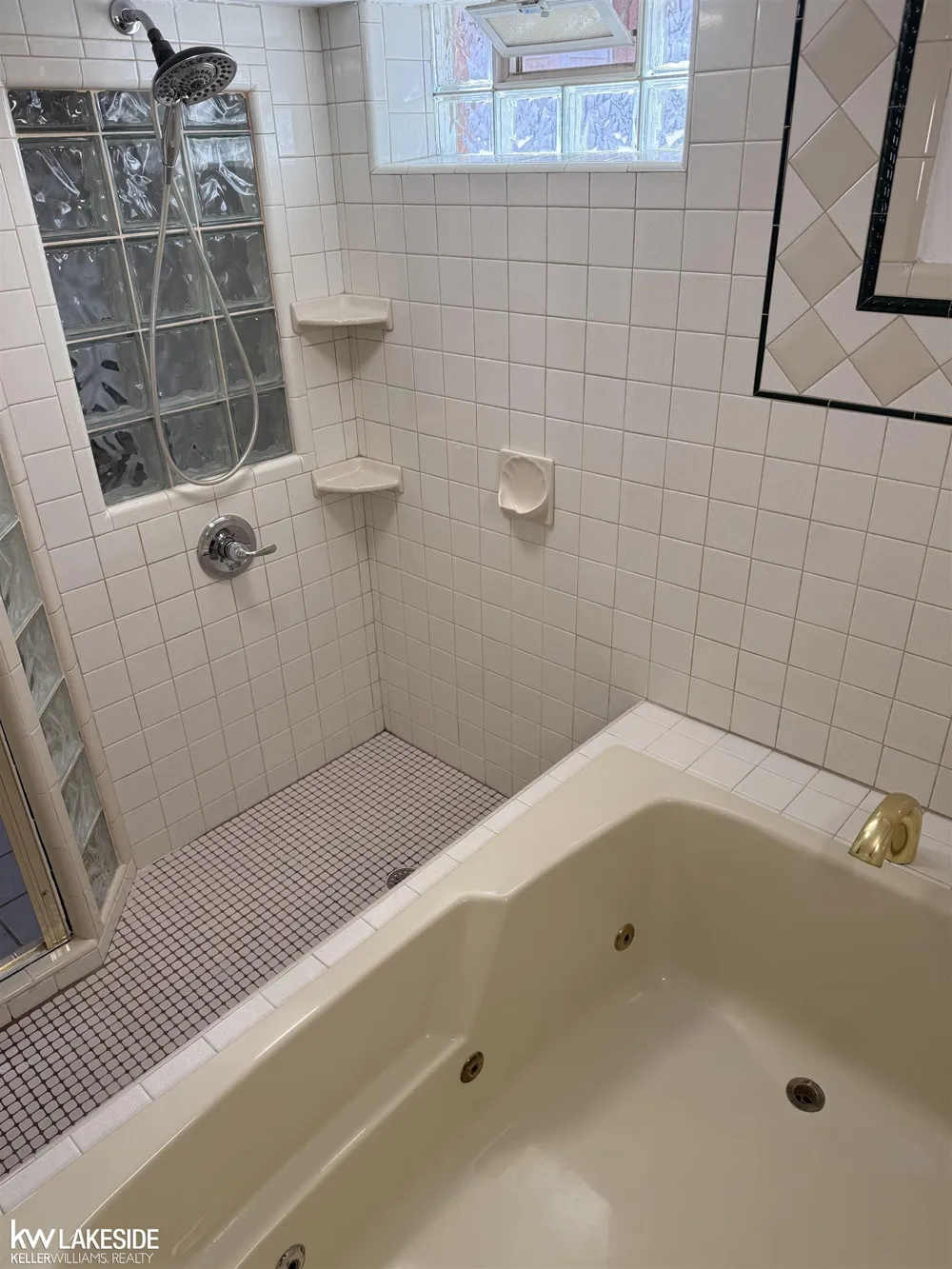 17950 Elizabeth Street Roseville City, MI 48066