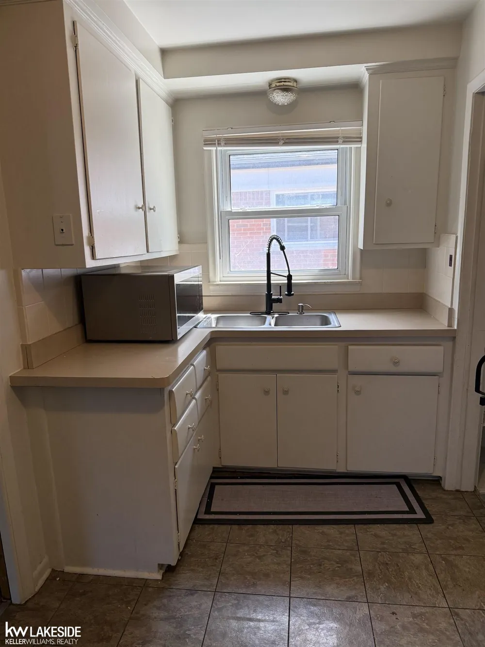 17950 Elizabeth Street Roseville City, MI 48066