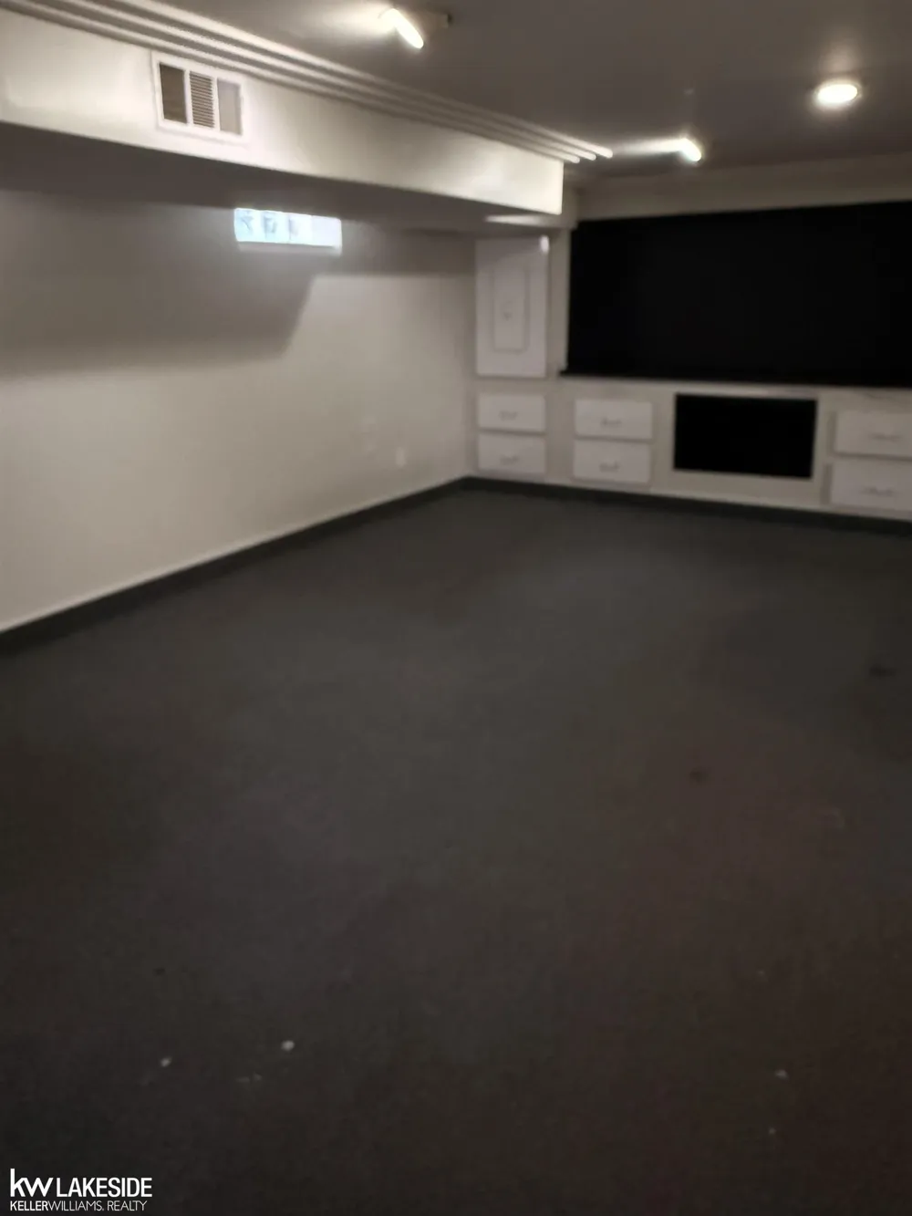 17950 Elizabeth Street Roseville City, MI 48066