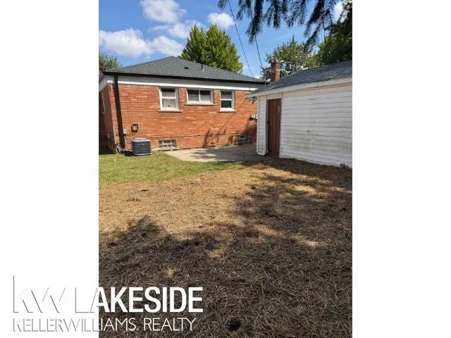 17950 Elizabeth Street Roseville City, MI 48066