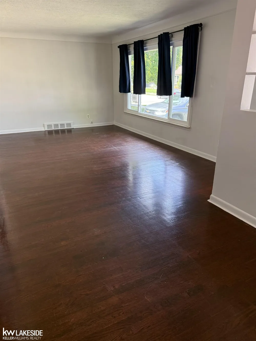 17950 Elizabeth Street Roseville City, MI 48066