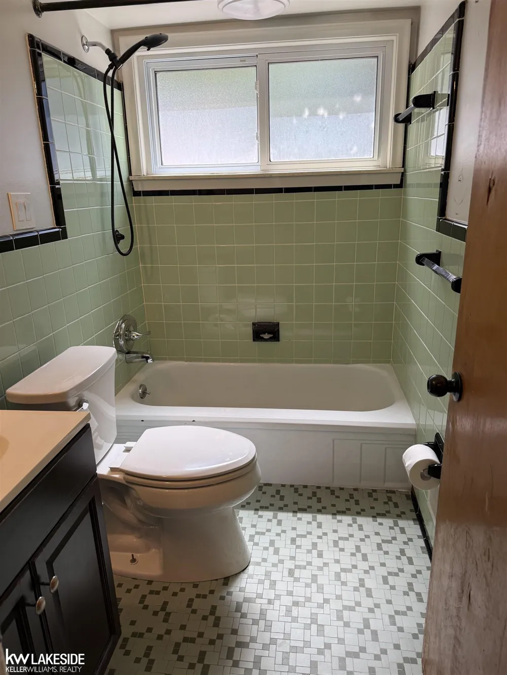 17950 Elizabeth Street Roseville City, MI 48066