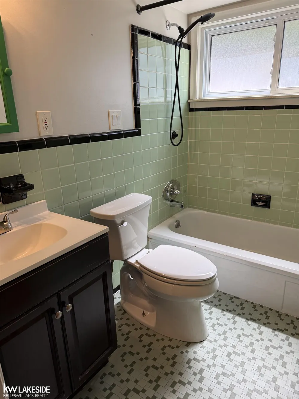17950 Elizabeth Street Roseville City, MI 48066