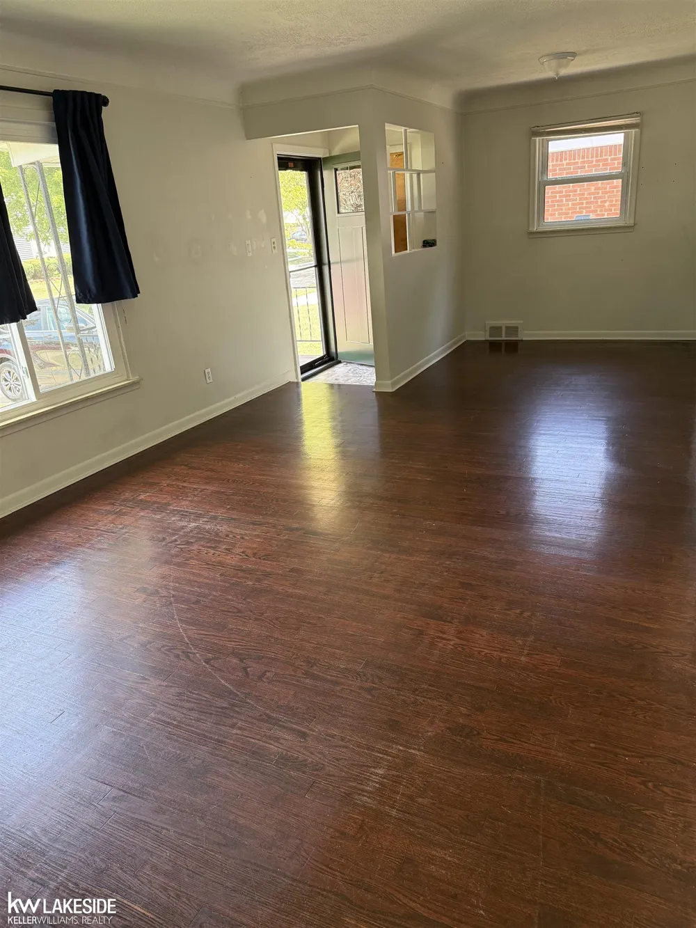 17950 Elizabeth Street Roseville City, MI 48066