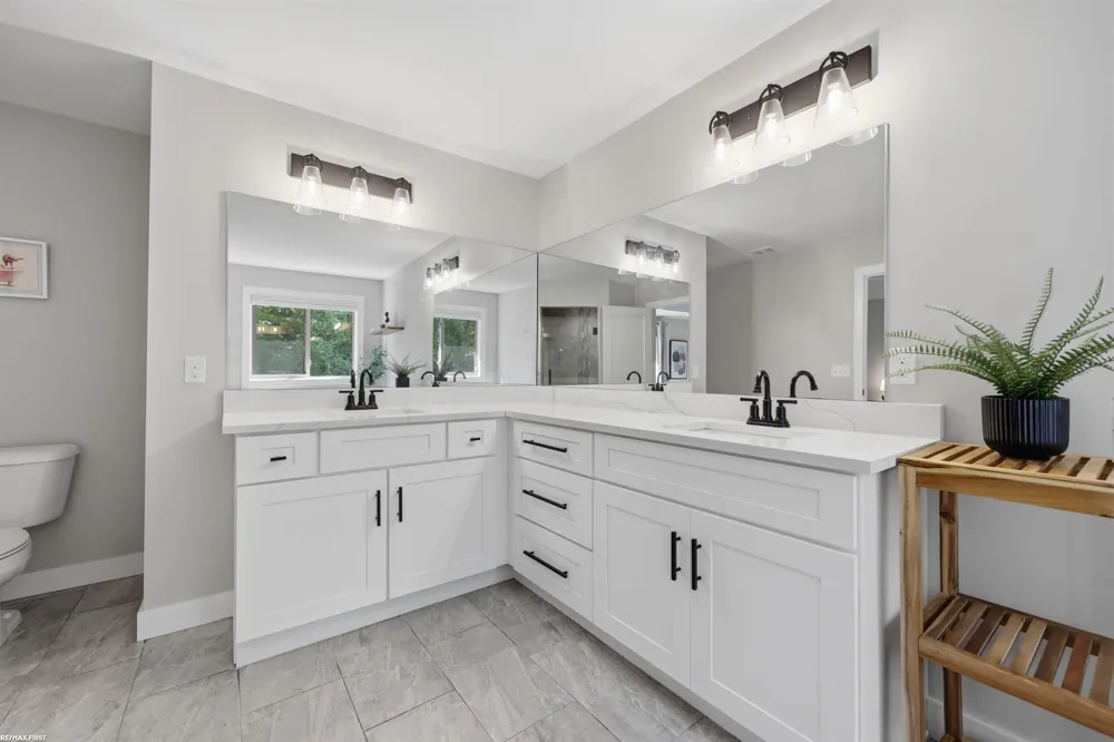 19090 Brighton Drive Macomb Township, MI 48042