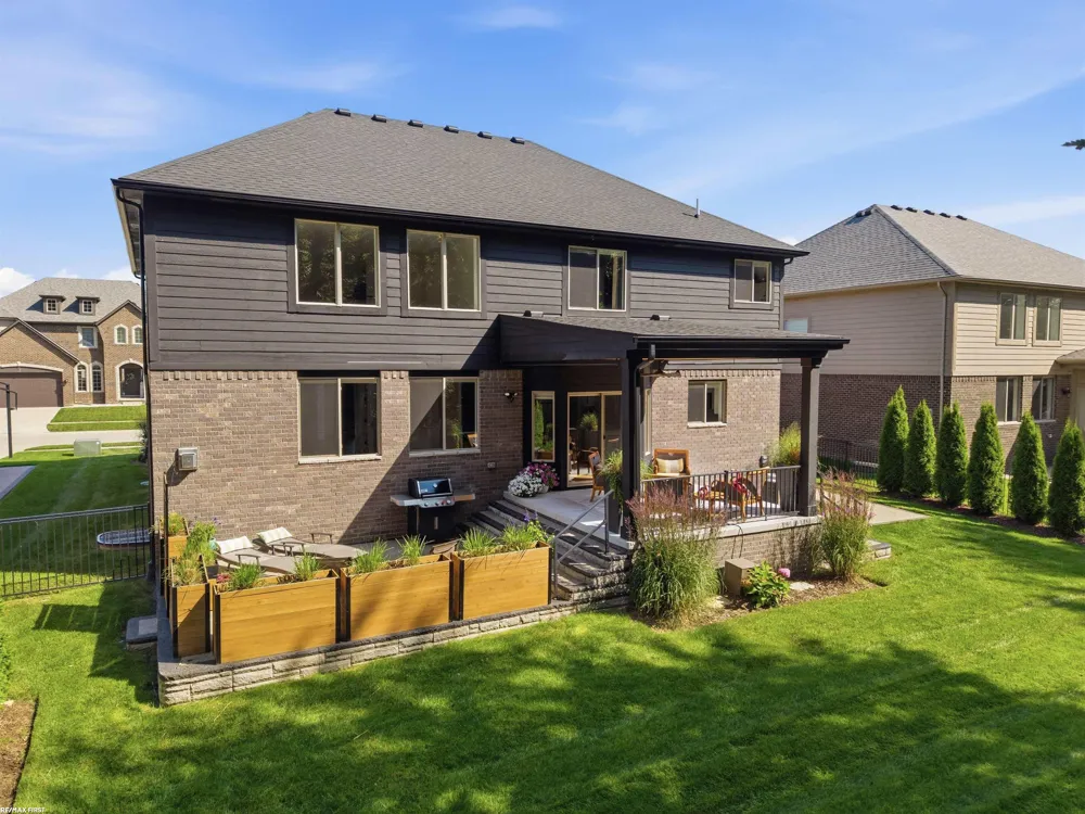 19090 Brighton Drive Macomb Township, MI 48042