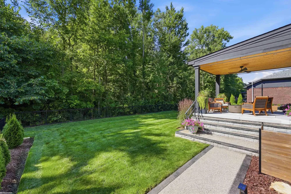 19090 Brighton Drive Macomb Township, MI 48042