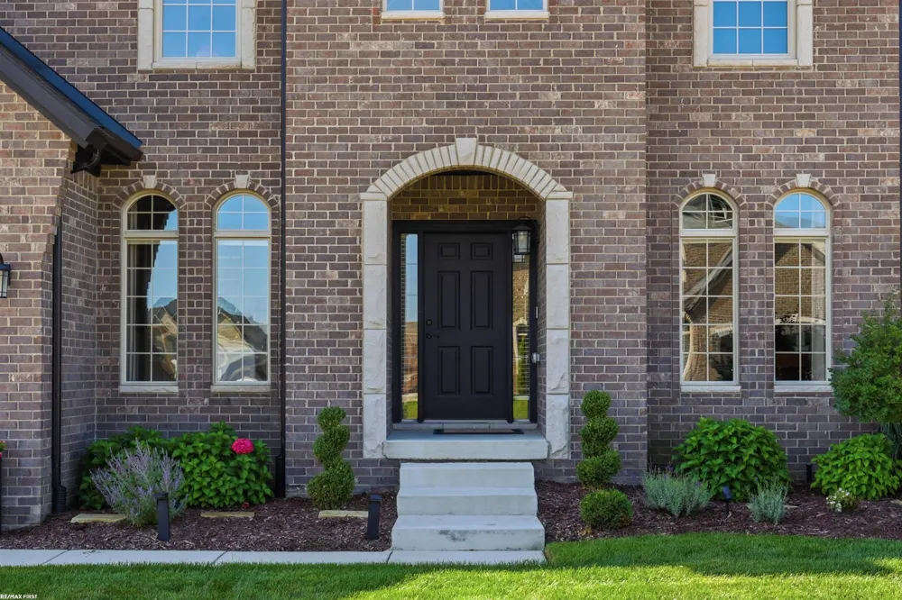 19090 Brighton Drive Macomb Township, MI 48042