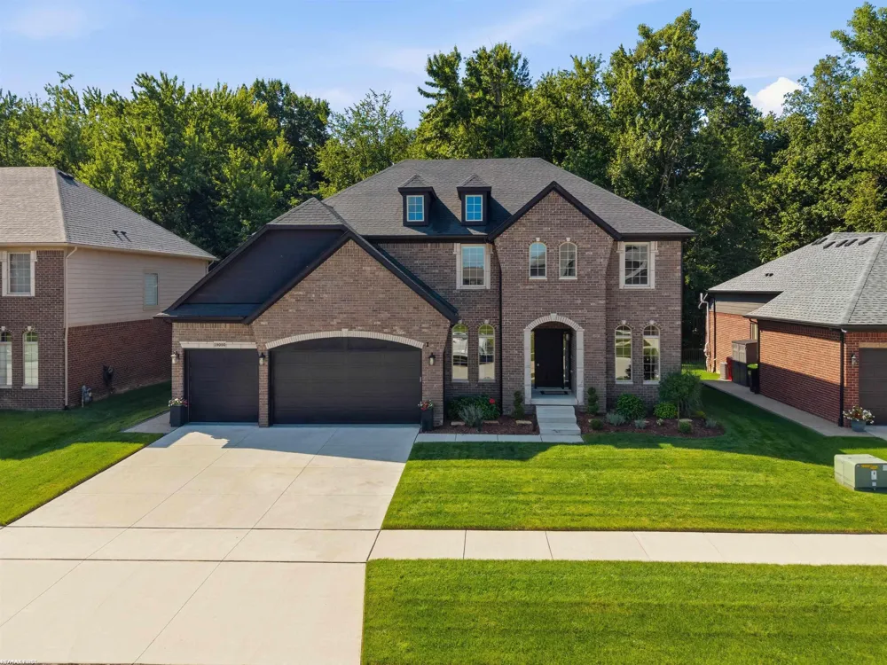 19090 Brighton Drive Macomb Township, MI 48042