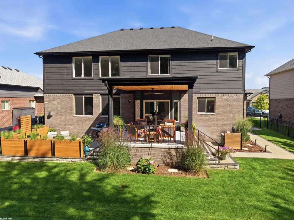 19090 Brighton Drive Macomb Township, MI 48042