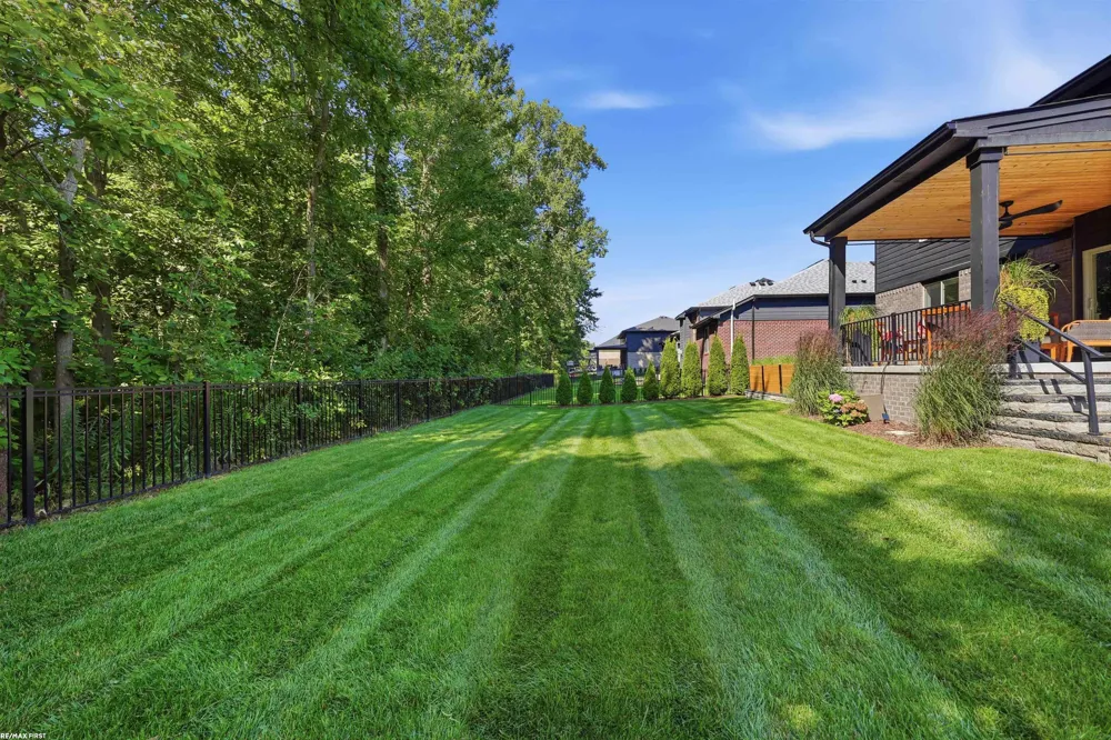 19090 Brighton Drive Macomb Township, MI 48042
