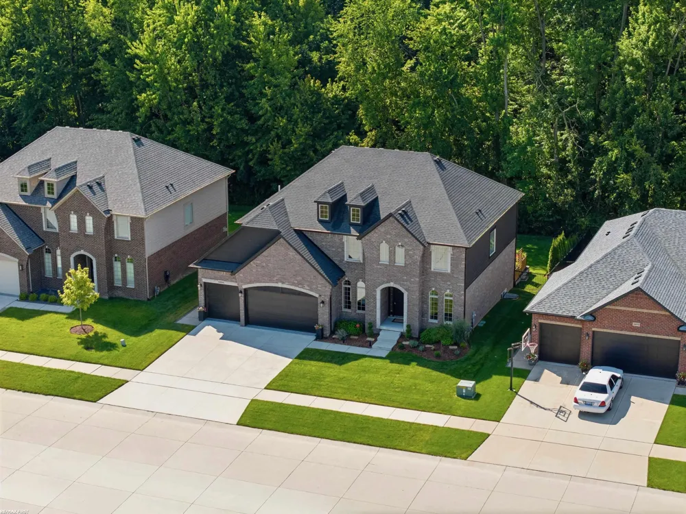 19090 Brighton Drive Macomb Township, MI 48042