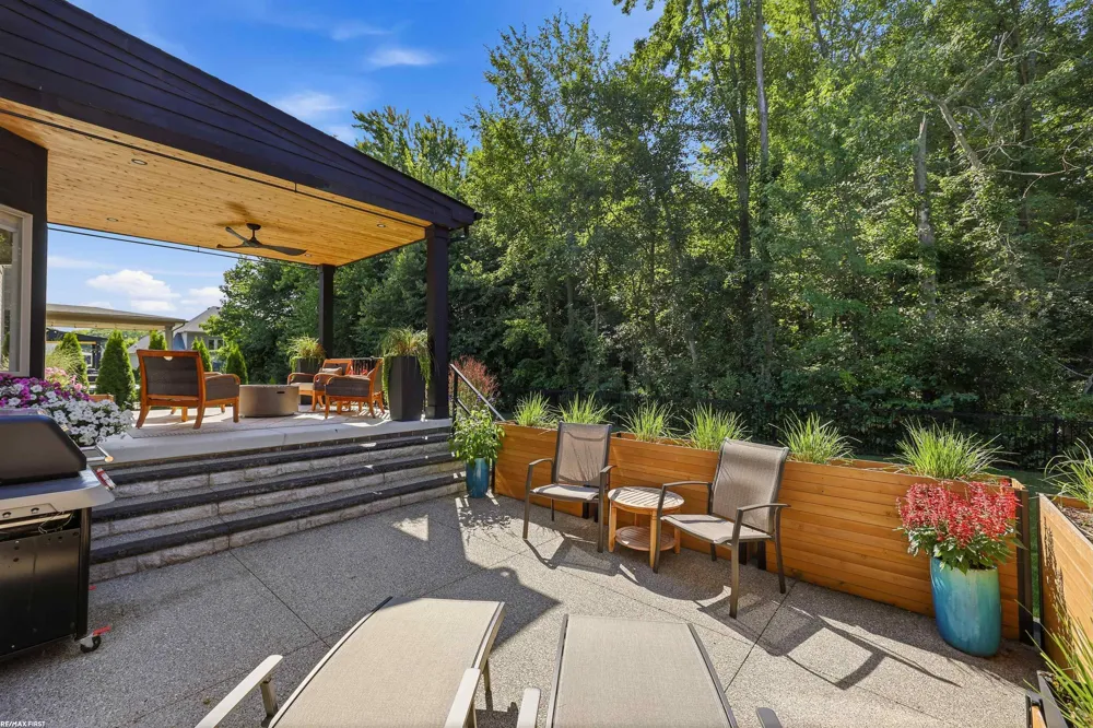 19090 Brighton Drive Macomb Township, MI 48042