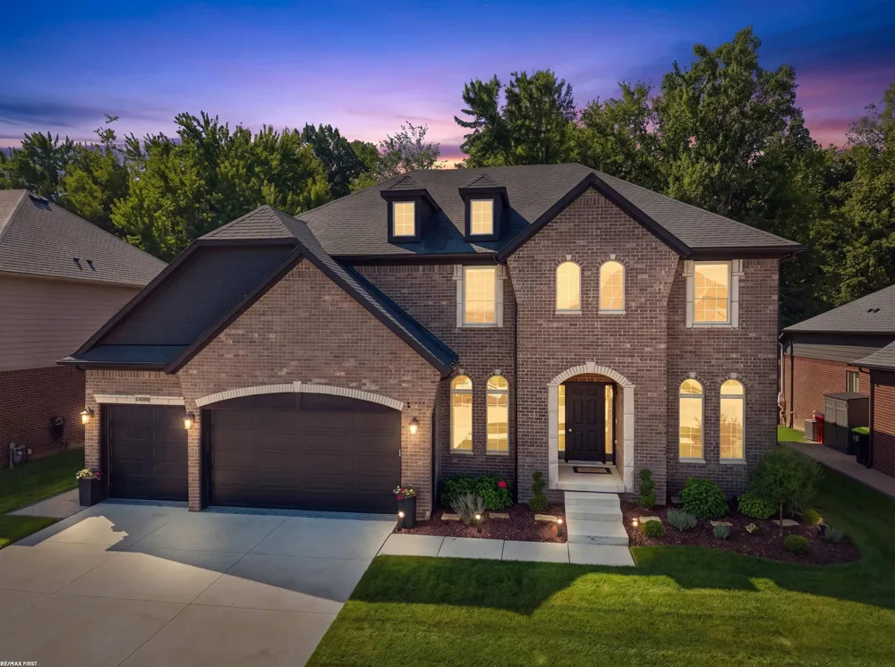 19090 Brighton Drive Macomb Township, MI 48042