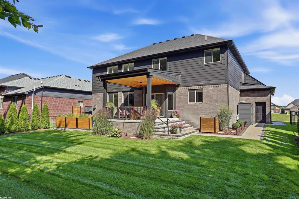 19090 Brighton Drive Macomb Township, MI 48042
