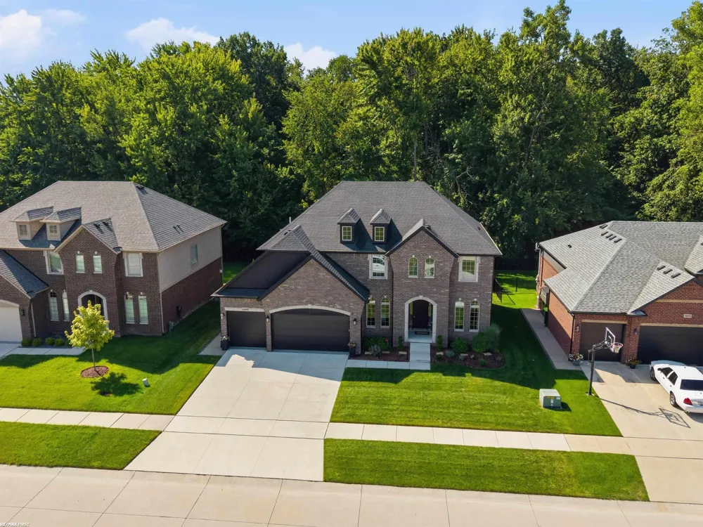 19090 Brighton Drive Macomb Township, MI 48042