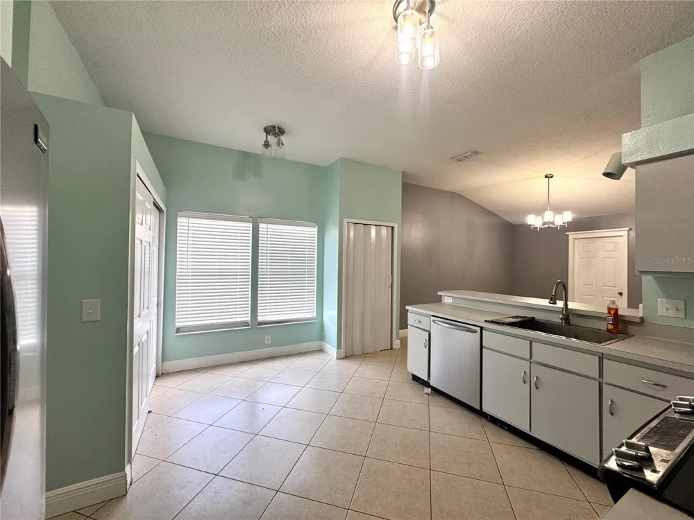 8120 LESIA CIRCLE Orlando, FL 32835
