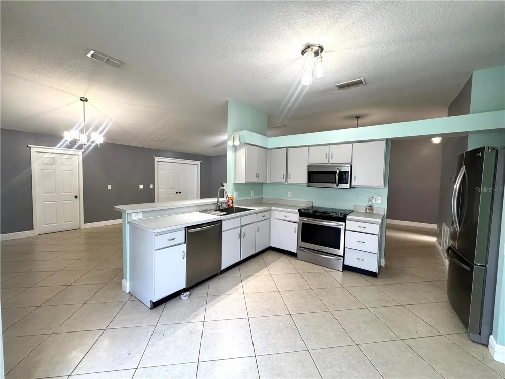 8120 LESIA CIRCLE Orlando, FL 32835
