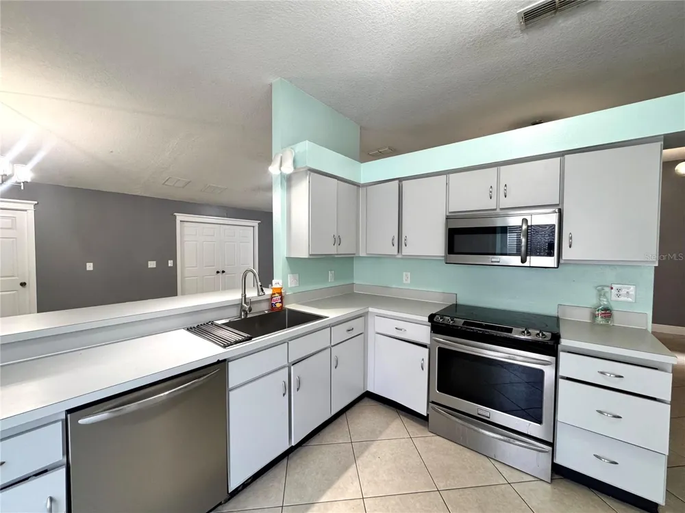 8120 LESIA CIRCLE Orlando, FL 32835
