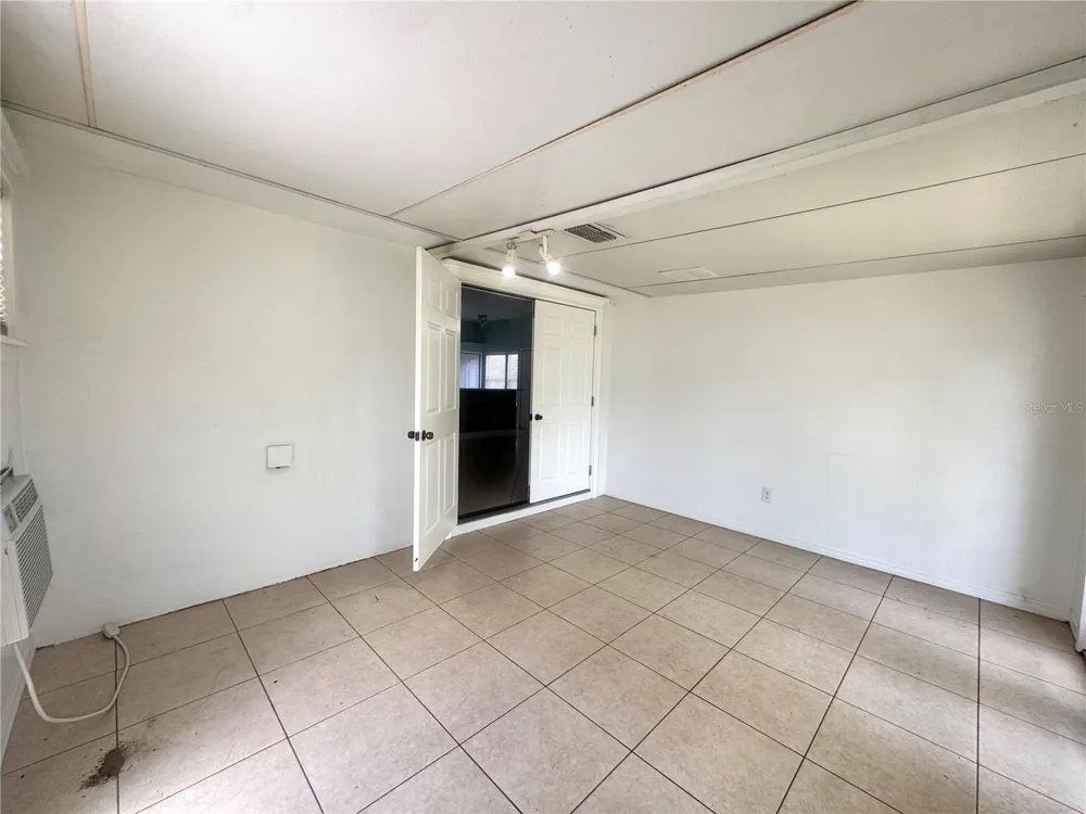 8120 LESIA CIRCLE Orlando, FL 32835