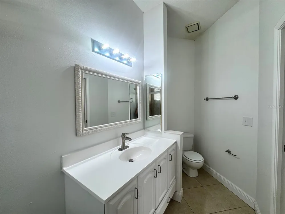 8120 LESIA CIRCLE Orlando, FL 32835