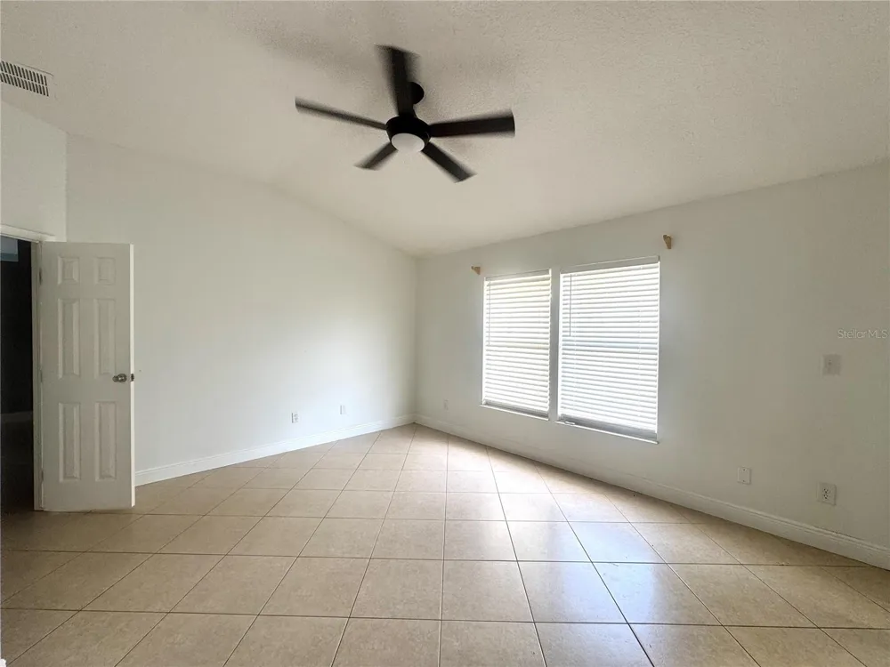 8120 LESIA CIRCLE Orlando, FL 32835