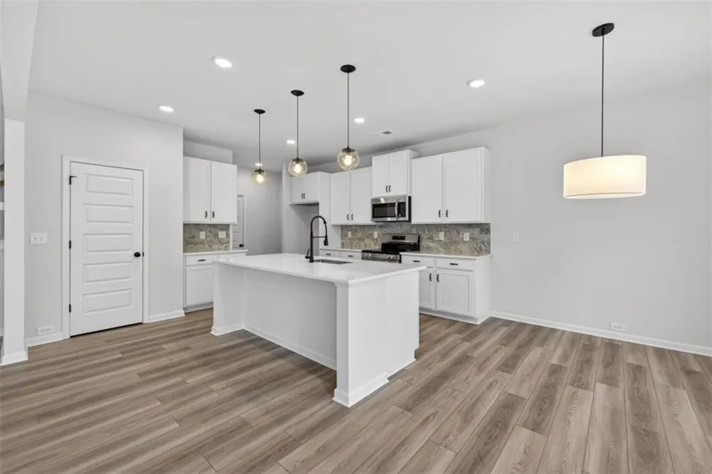 550 Grover Street Hoschton, GA 30548