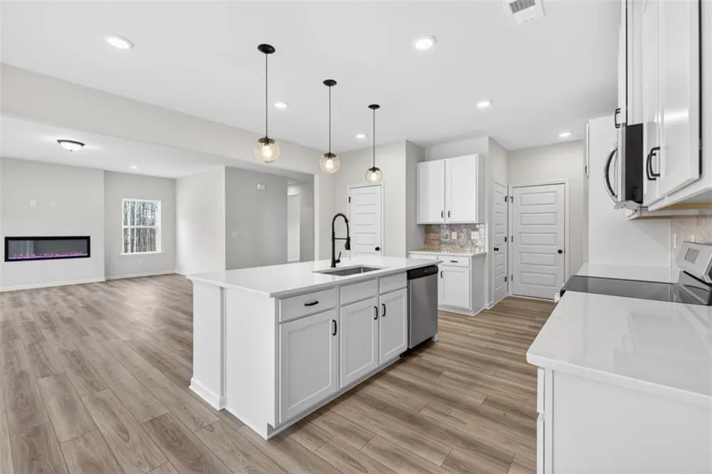 550 Grover Street Hoschton, GA 30548