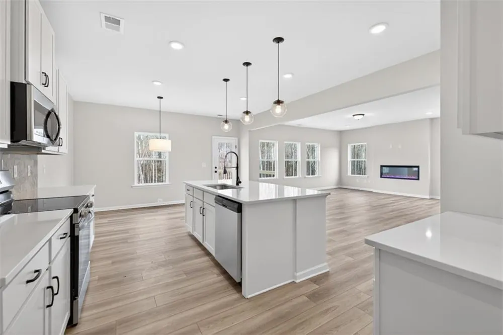 550 Grover Street Hoschton, GA 30548
