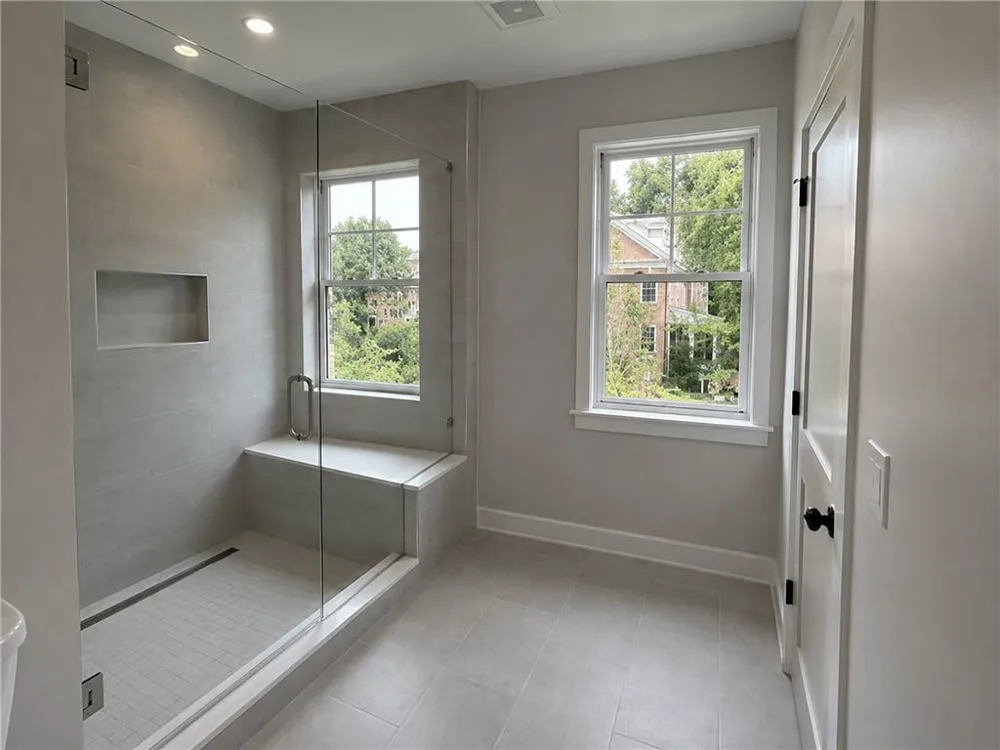 3521 Kingsboro Road Atlanta, GA 30326