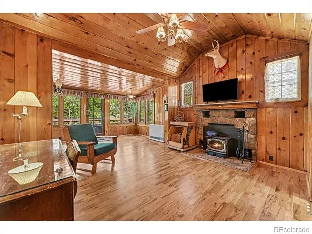 19 Pipers Canyon Rd Road Glen Haven, CO 80532