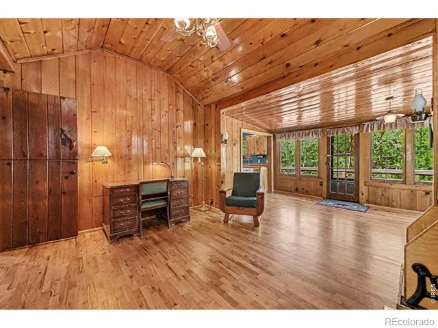 19 Pipers Canyon Rd Road Glen Haven, CO 80532