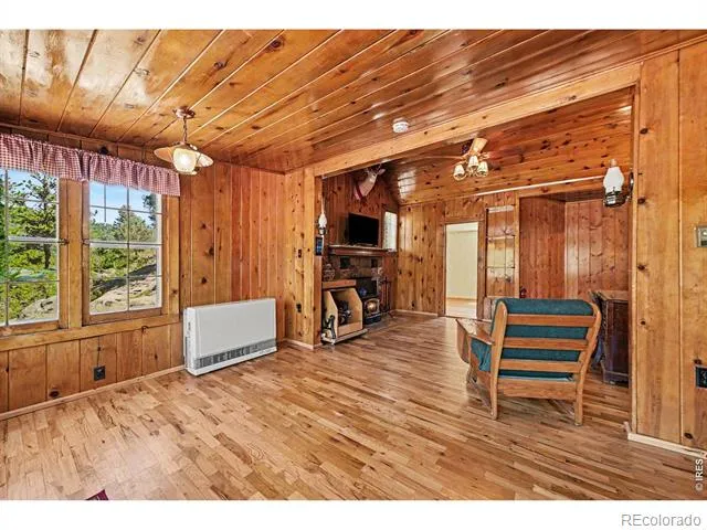 19 Pipers Canyon Rd Road Glen Haven, CO 80532