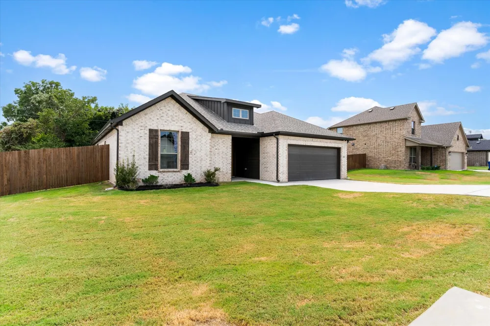 2110 Briarwood Drive Bridgeport, TX 76426