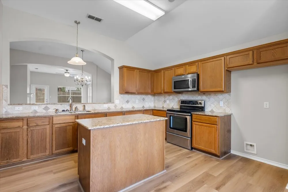 386 Molly Lane Lindale, TX 75771