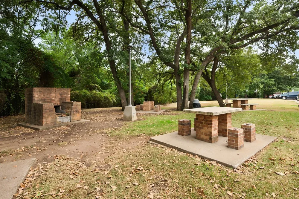 2300 Bamboo Drive #N102 Arlington, TX 76006