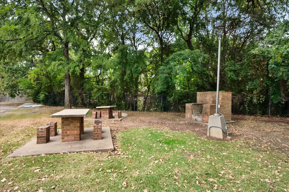 2300 Bamboo Drive #N102 Arlington, TX 76006