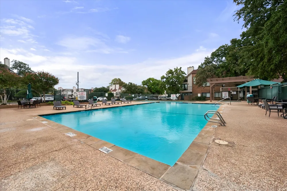 2300 Bamboo Drive #N102 Arlington, TX 76006