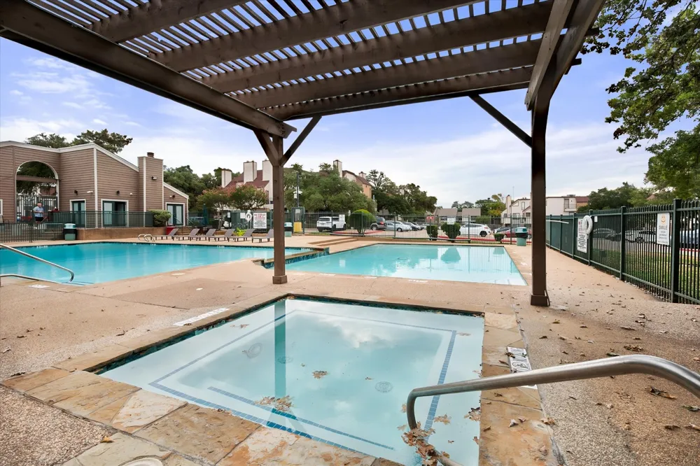 2300 Bamboo Drive #N102 Arlington, TX 76006